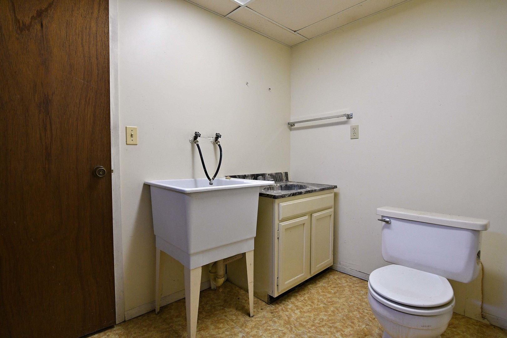 457 Avon Court Property Photo 19