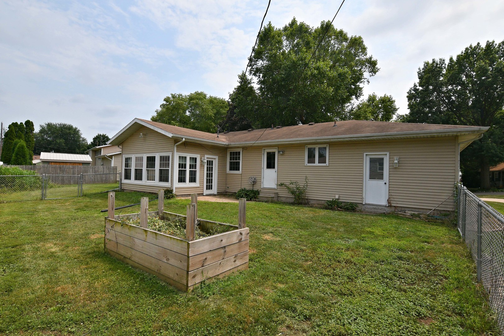 457 Avon Court Property Photo 23