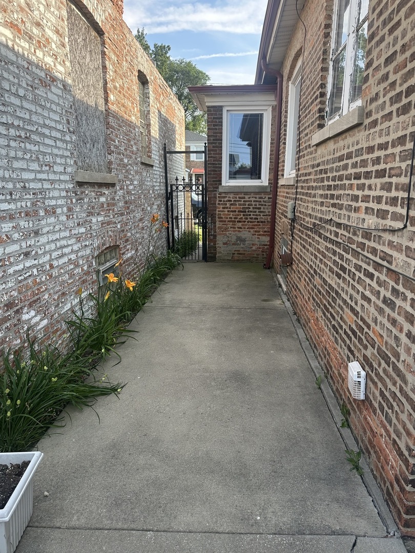 1748 E 83rd Street Property Photo 2
