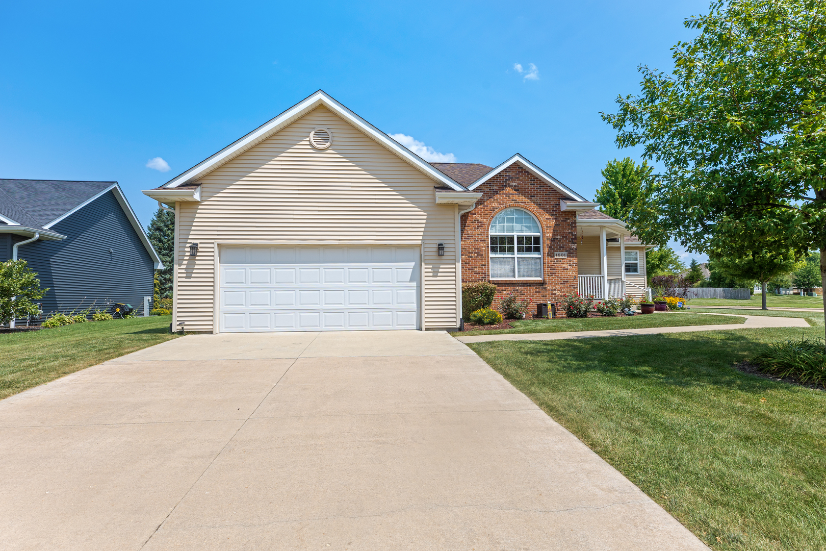 1801 Squires Landing Property Photo 2