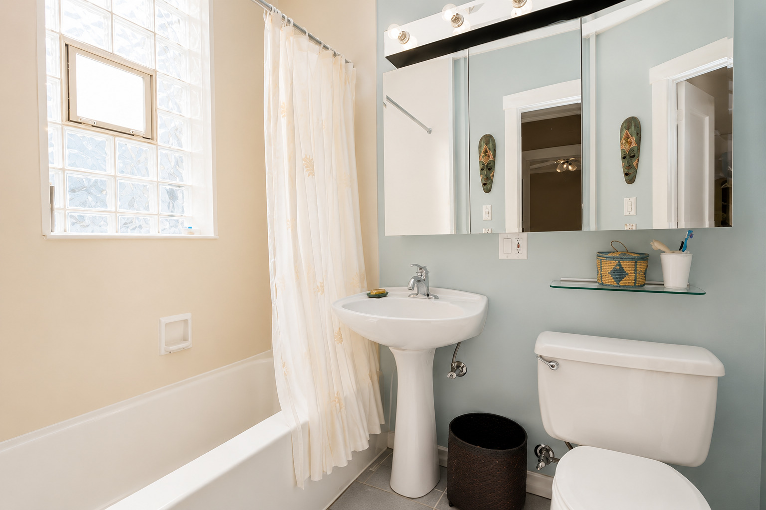 751 W Brompton Avenue 2e Property Photo 11