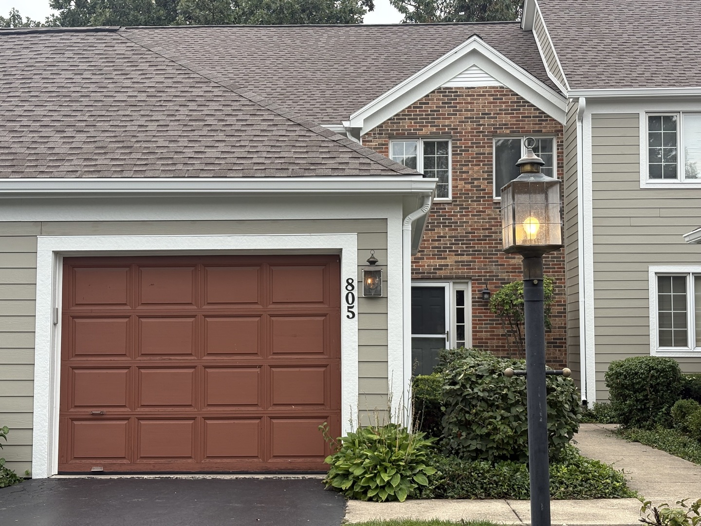 805 Suffield Square Property Photo 2