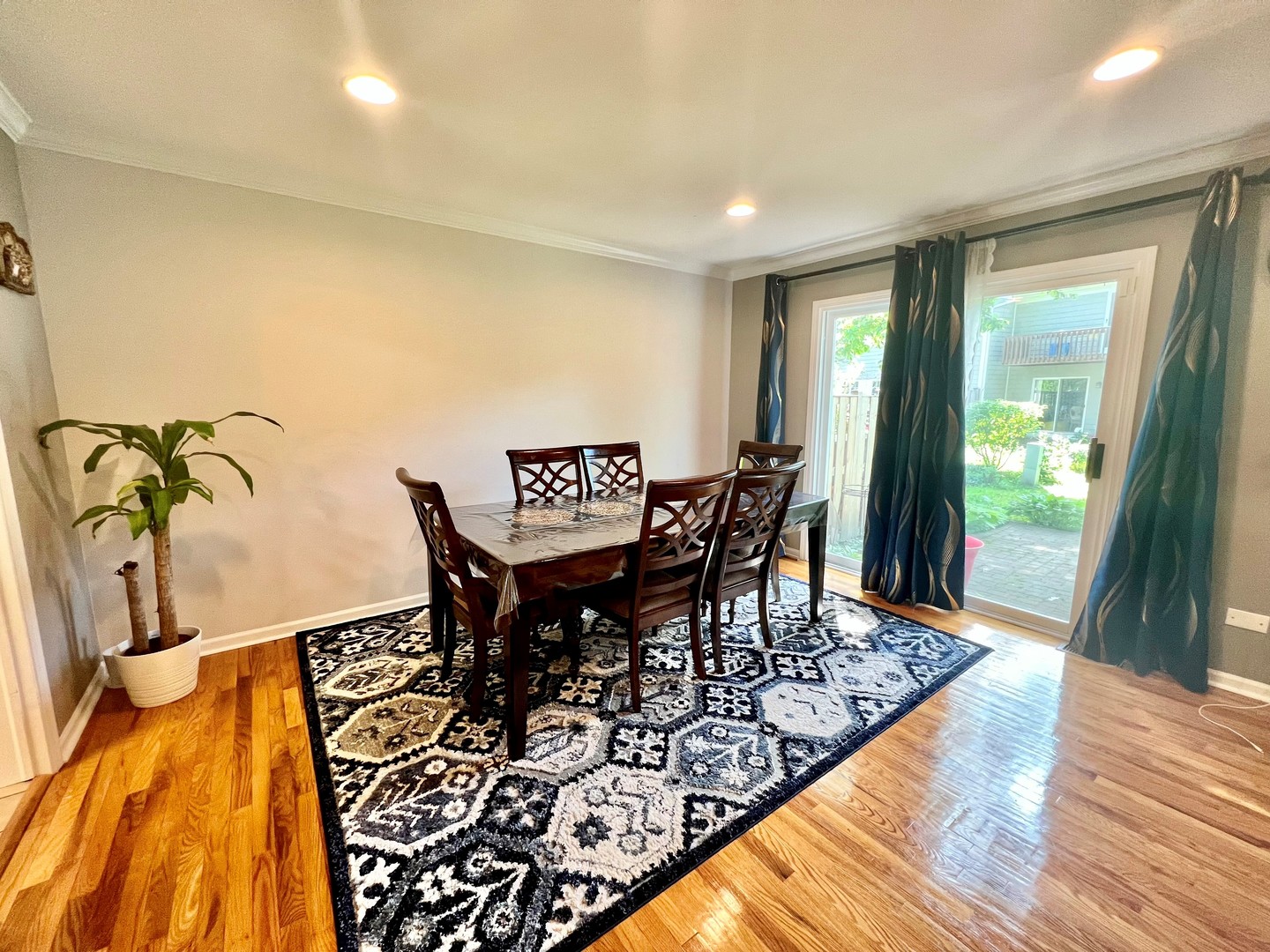 805 Suffield Square Property Photo 4