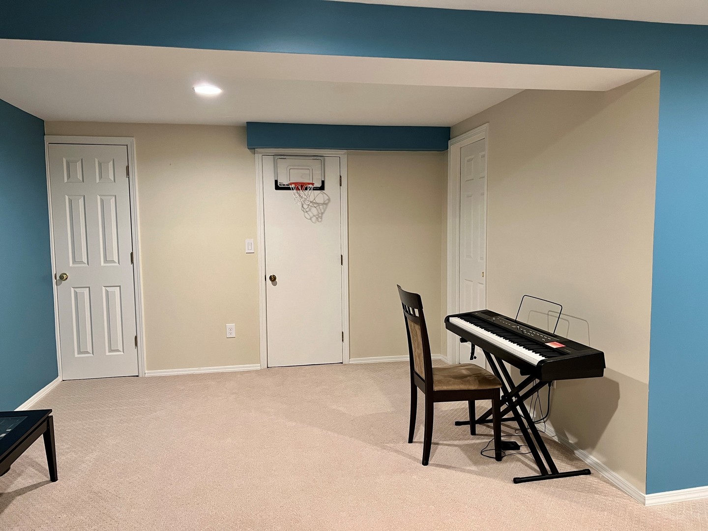 805 Suffield Square Property Photo 10