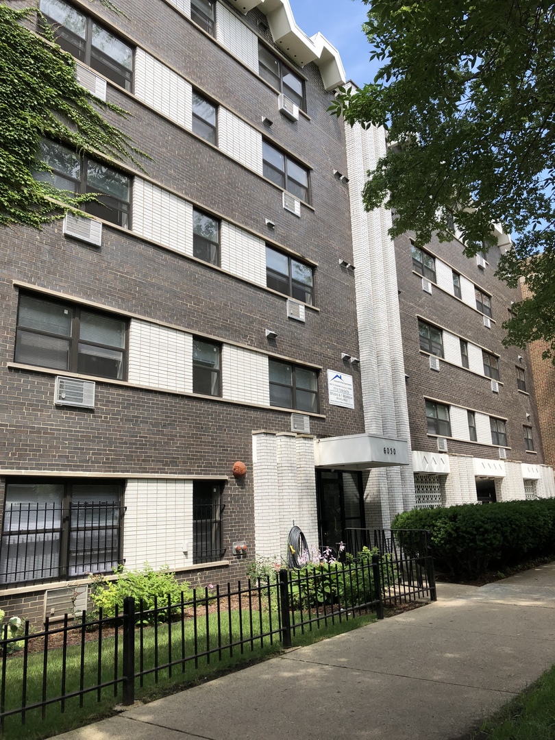 6030 N KENMORE Avenue 311 Property Photo 1