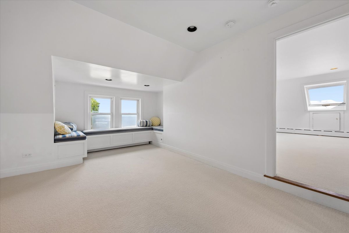 90 Kedzie Street Property Photo 38