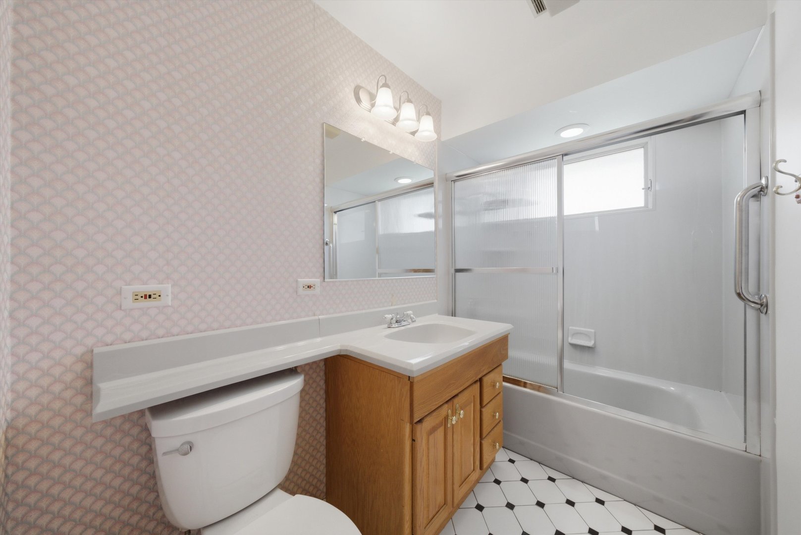 15w425 Victory Parkway Property Photo 6