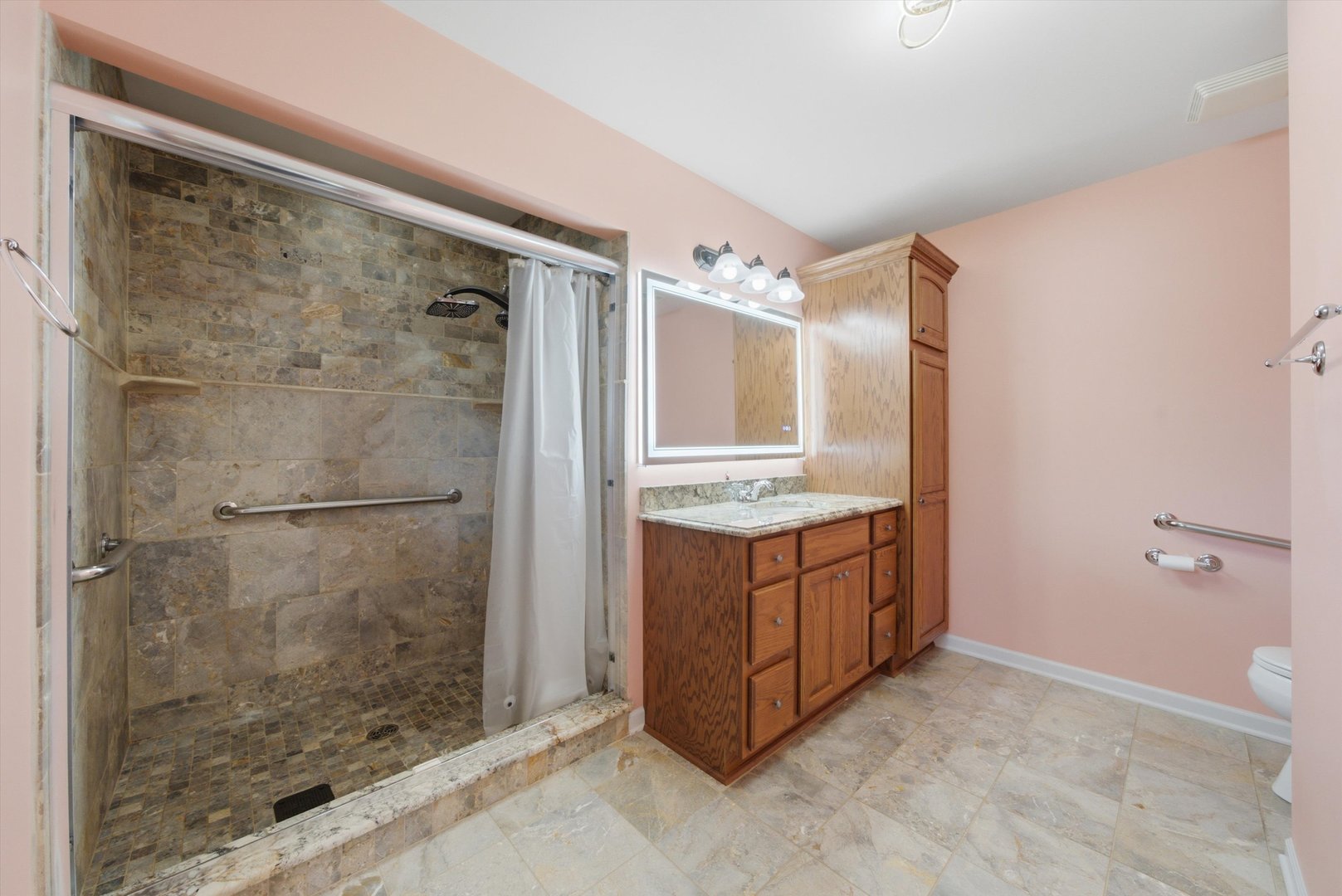 15w425 Victory Parkway Property Photo 8