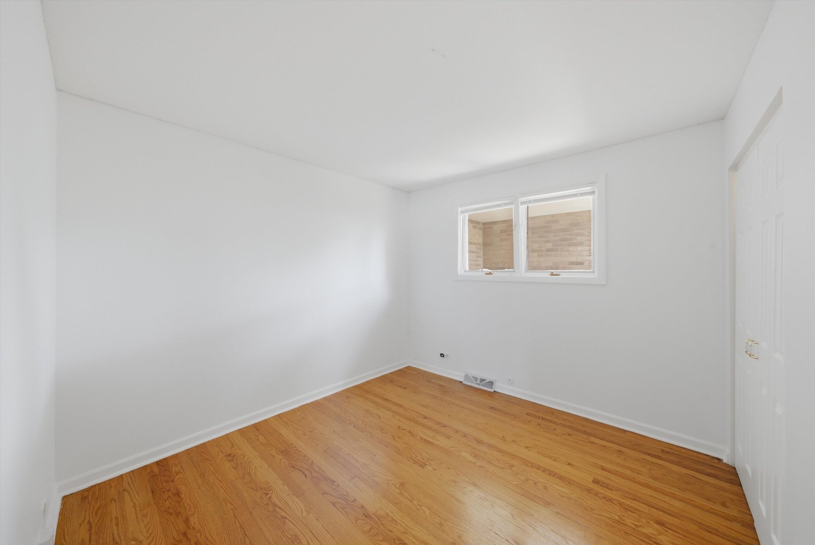 15w425 Victory Parkway Property Photo 10