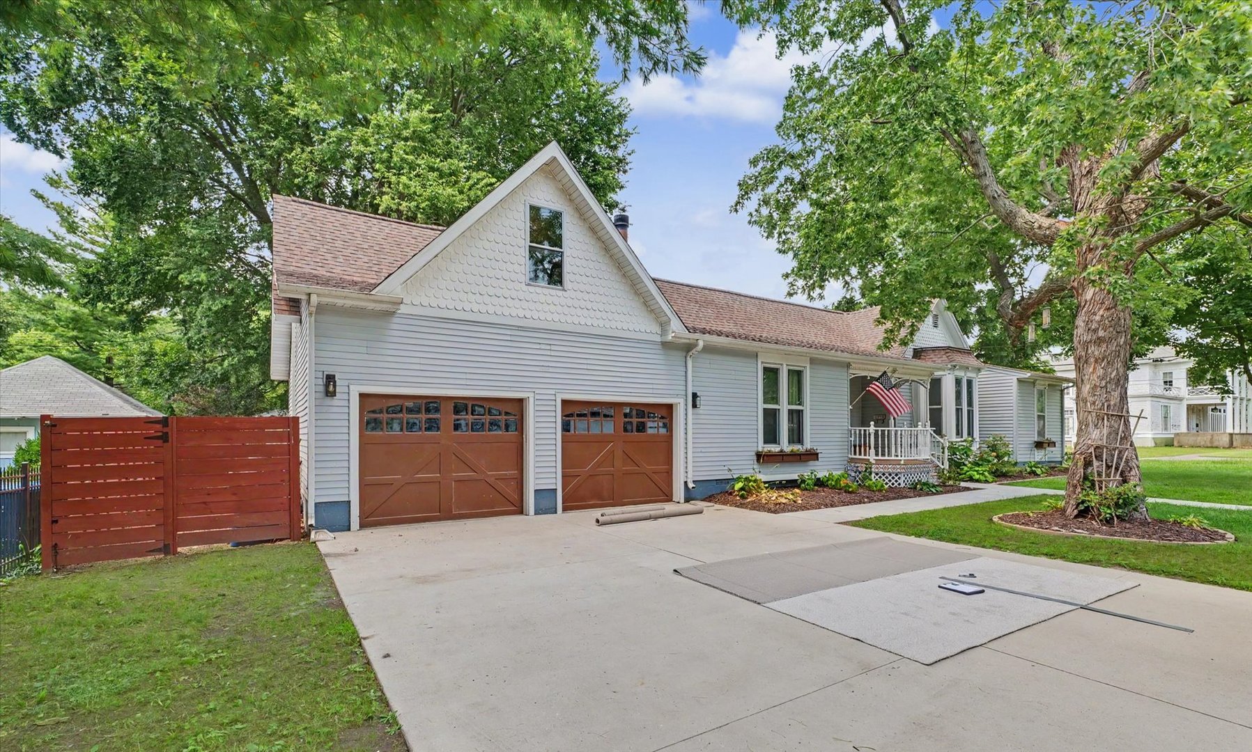 718 N Charter Street Property Photo 4