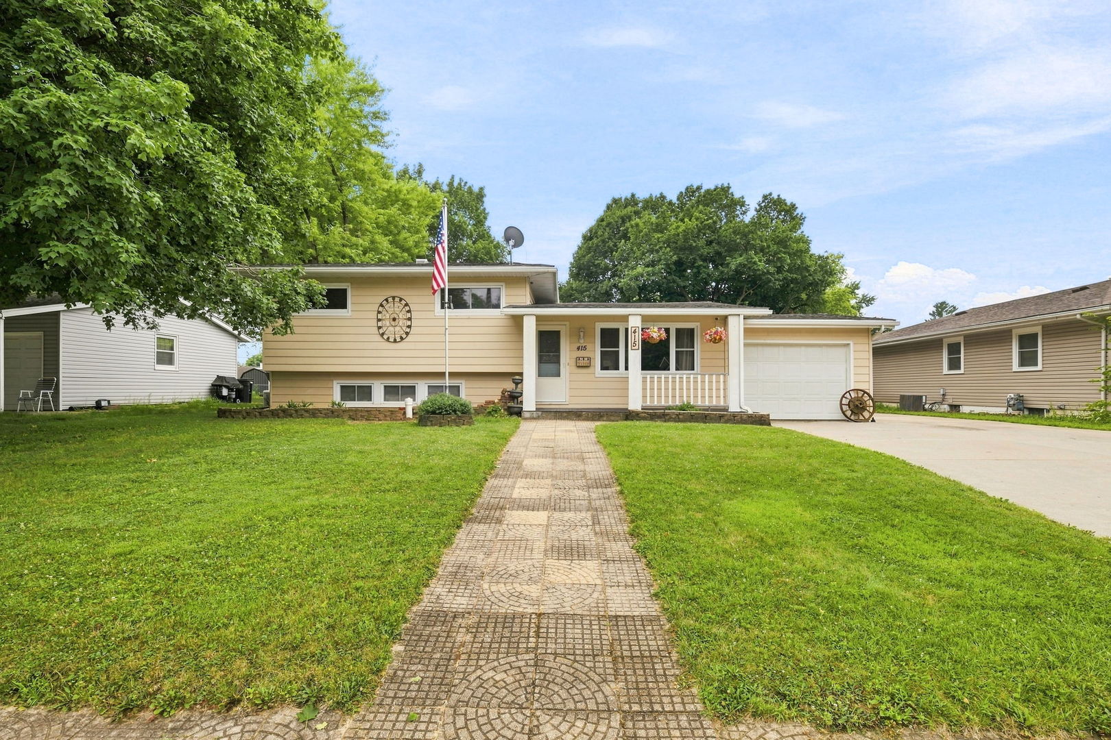 415 Maple Drive Property Photo 1