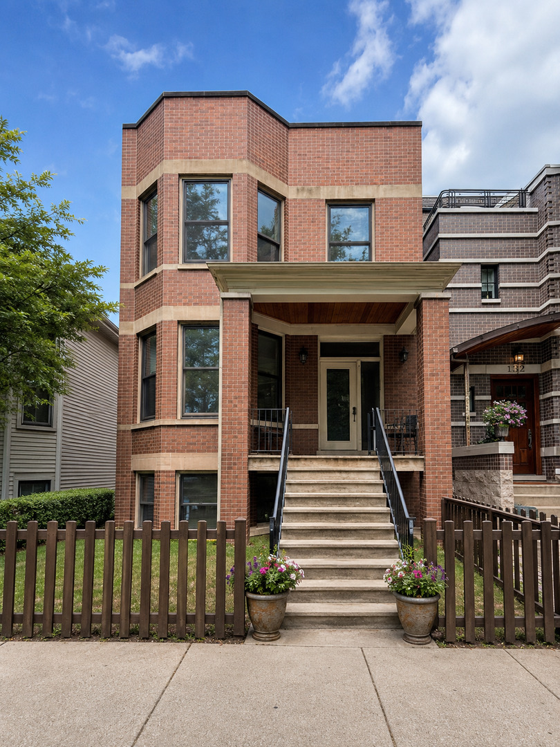 1738 W Byron Street Property Photo 1