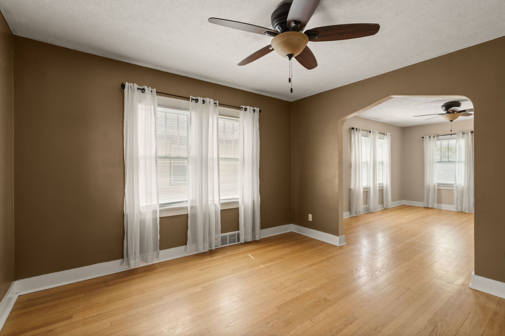 1841 43rd Street Property Photo 3