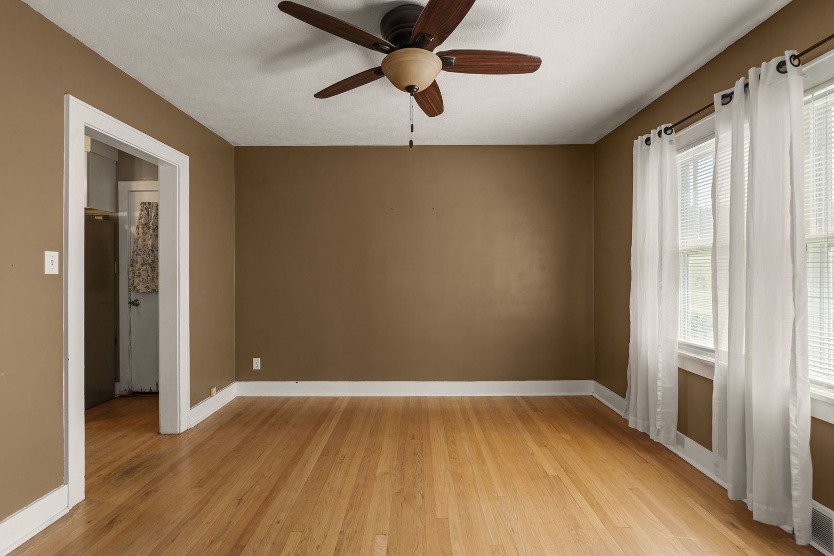1841 43rd Street Property Photo 5