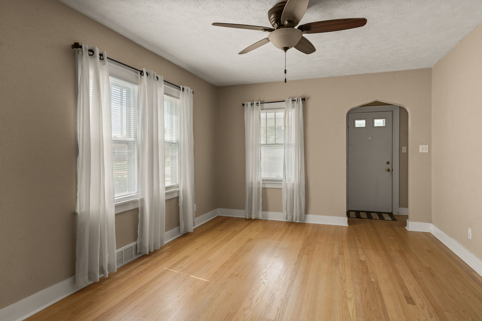 1841 43rd Street Property Photo 6