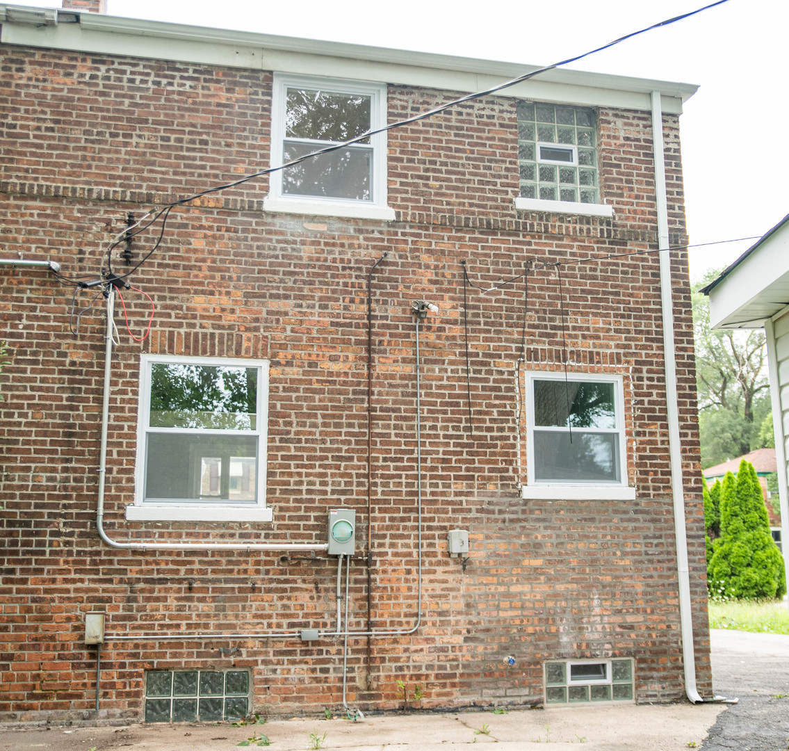 9737 S Merrill Avenue Property Photo 4