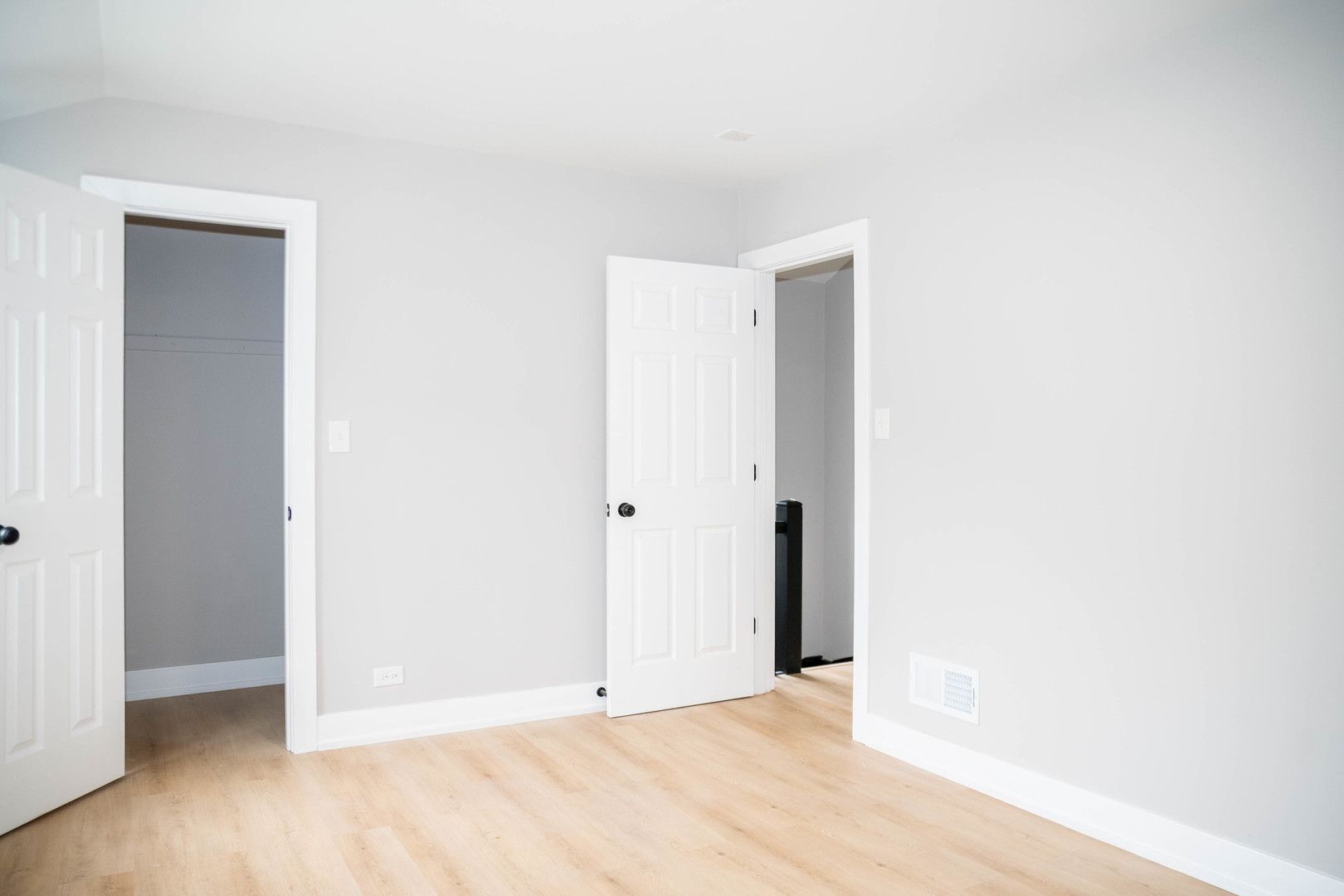 9737 S Merrill Avenue Property Photo 14
