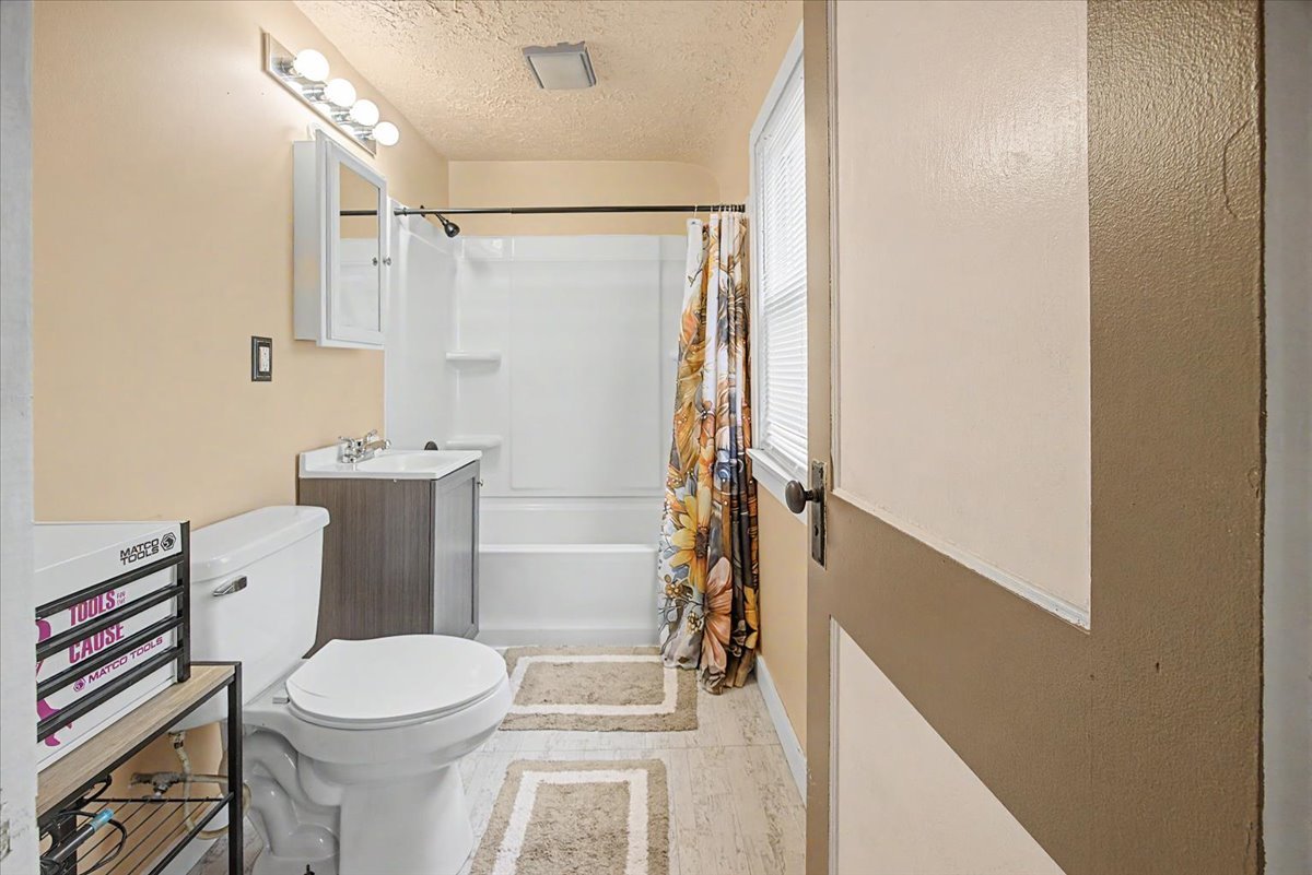 829 S Locust Street Property Photo 29