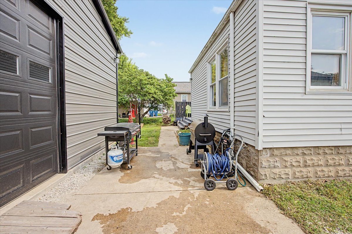 829 S Locust Street Property Photo 45