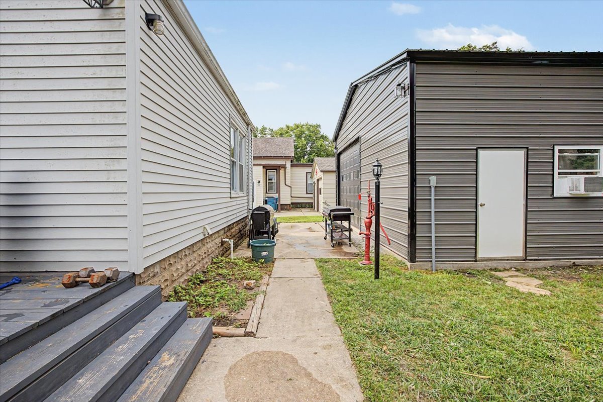 829 S Locust Street Property Photo 46