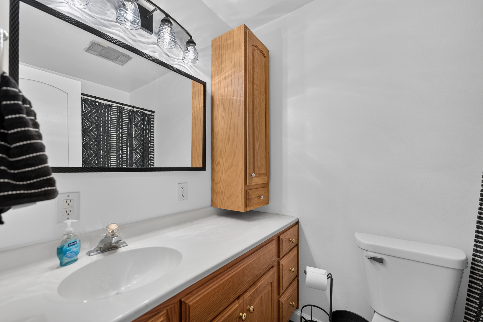 225 W Eisenhower Street Property Photo 17