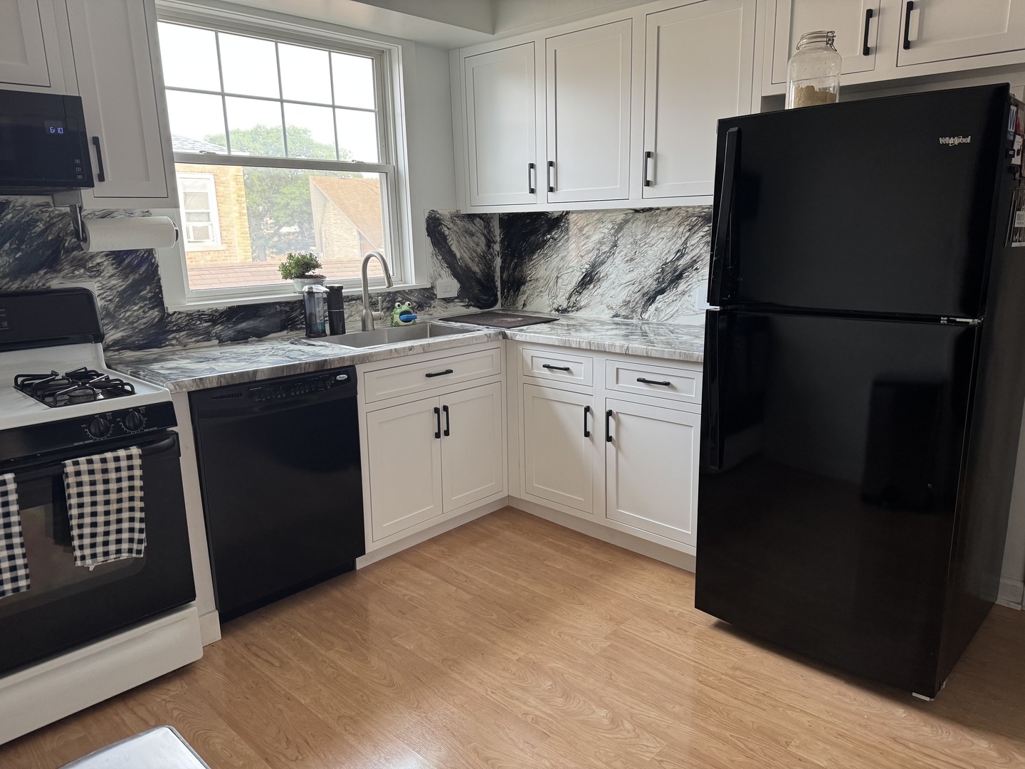 5865 N Elston Avenue 2s Property Photo 9