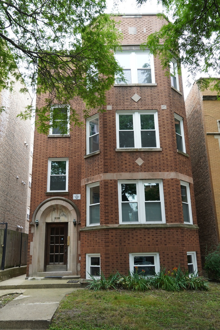 2051 W Arthur Avenue Property Photo 1