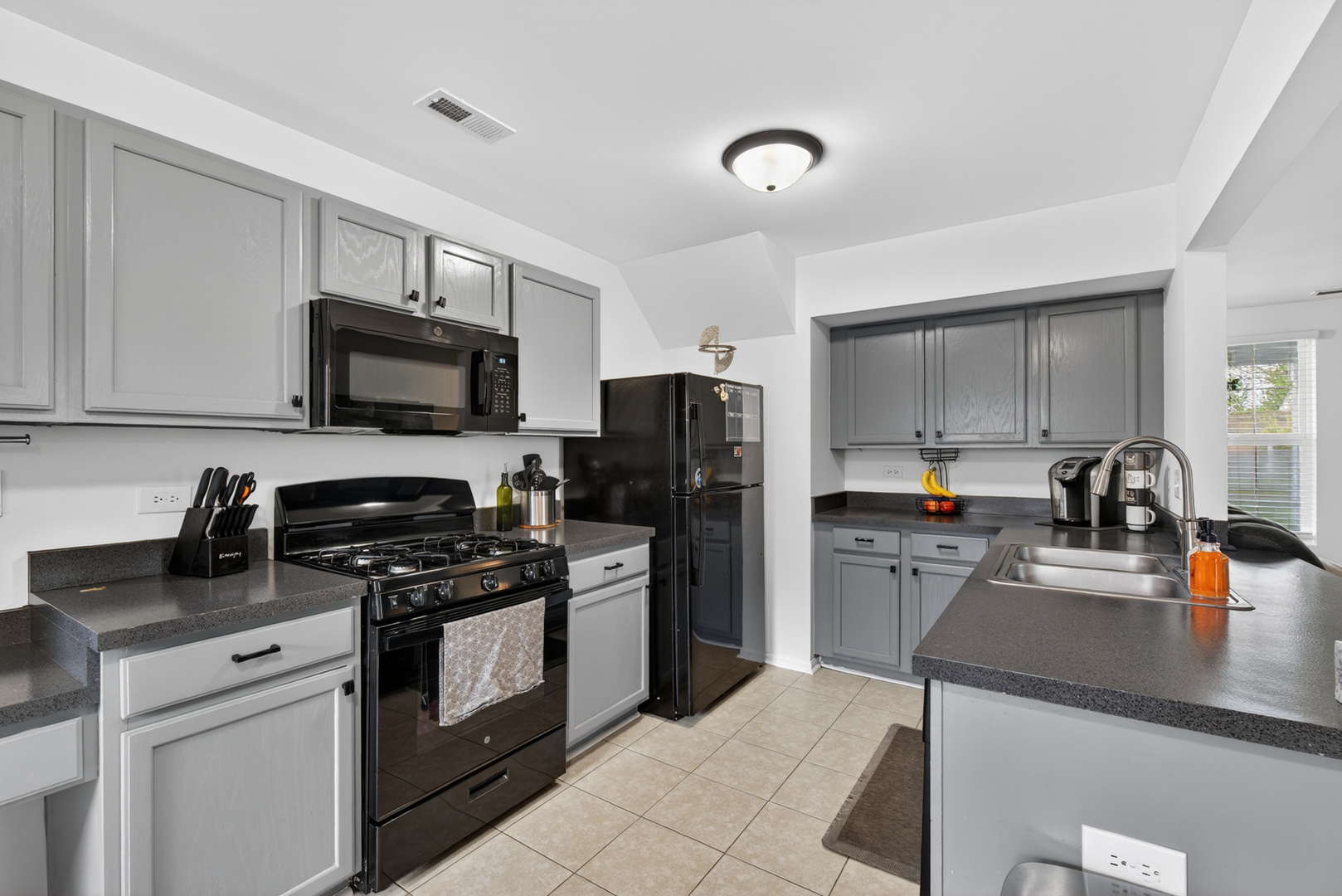939 Four Seasons Boulevard Property Photo 9