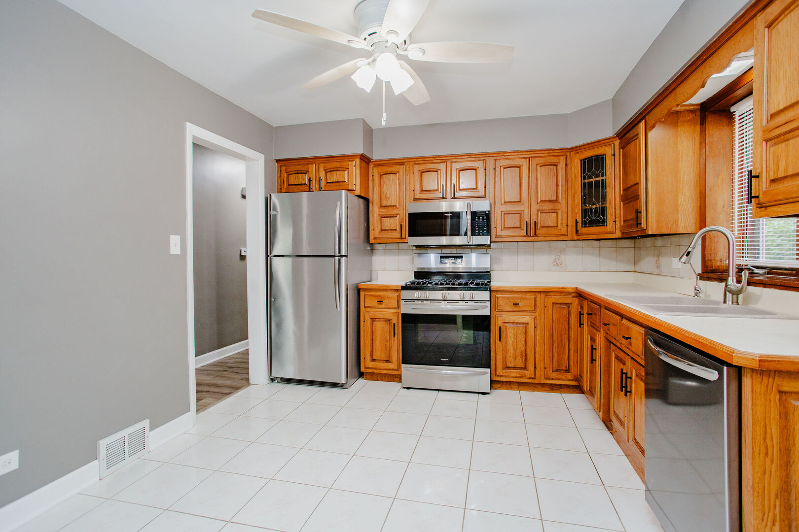 711 Schiller Street Property Photo 7