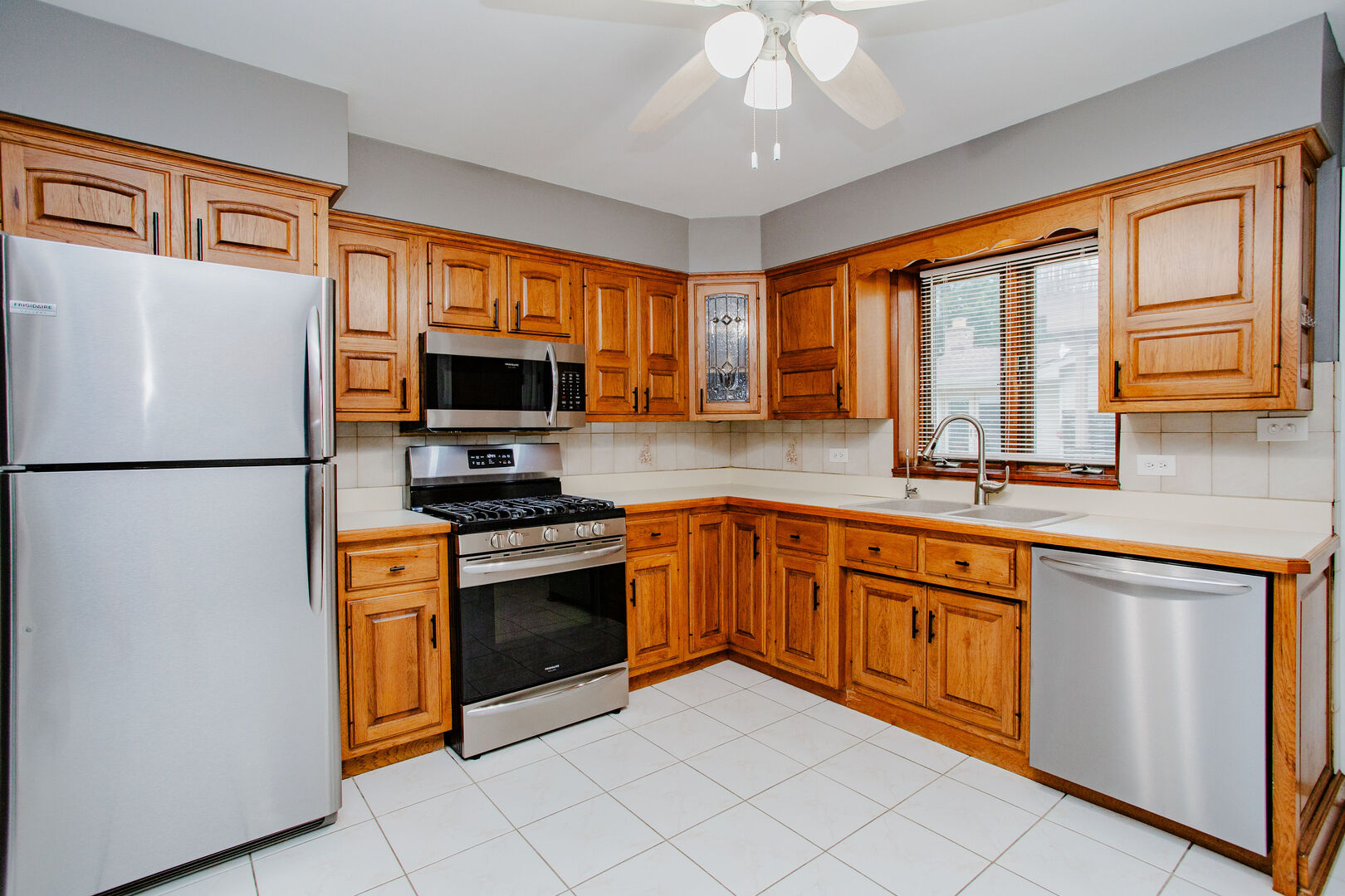 711 Schiller Street Property Photo 8