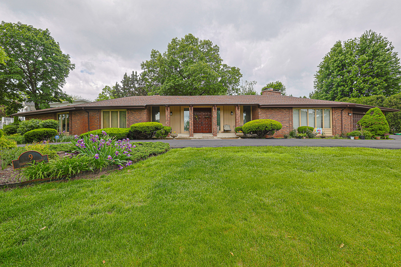 9 Camelot Drive Property Photo 1