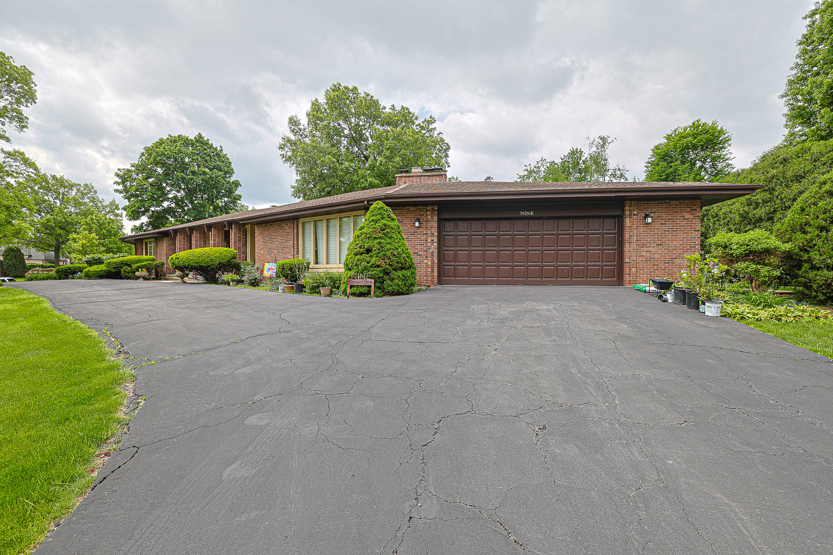 9 Camelot Drive Property Photo 3