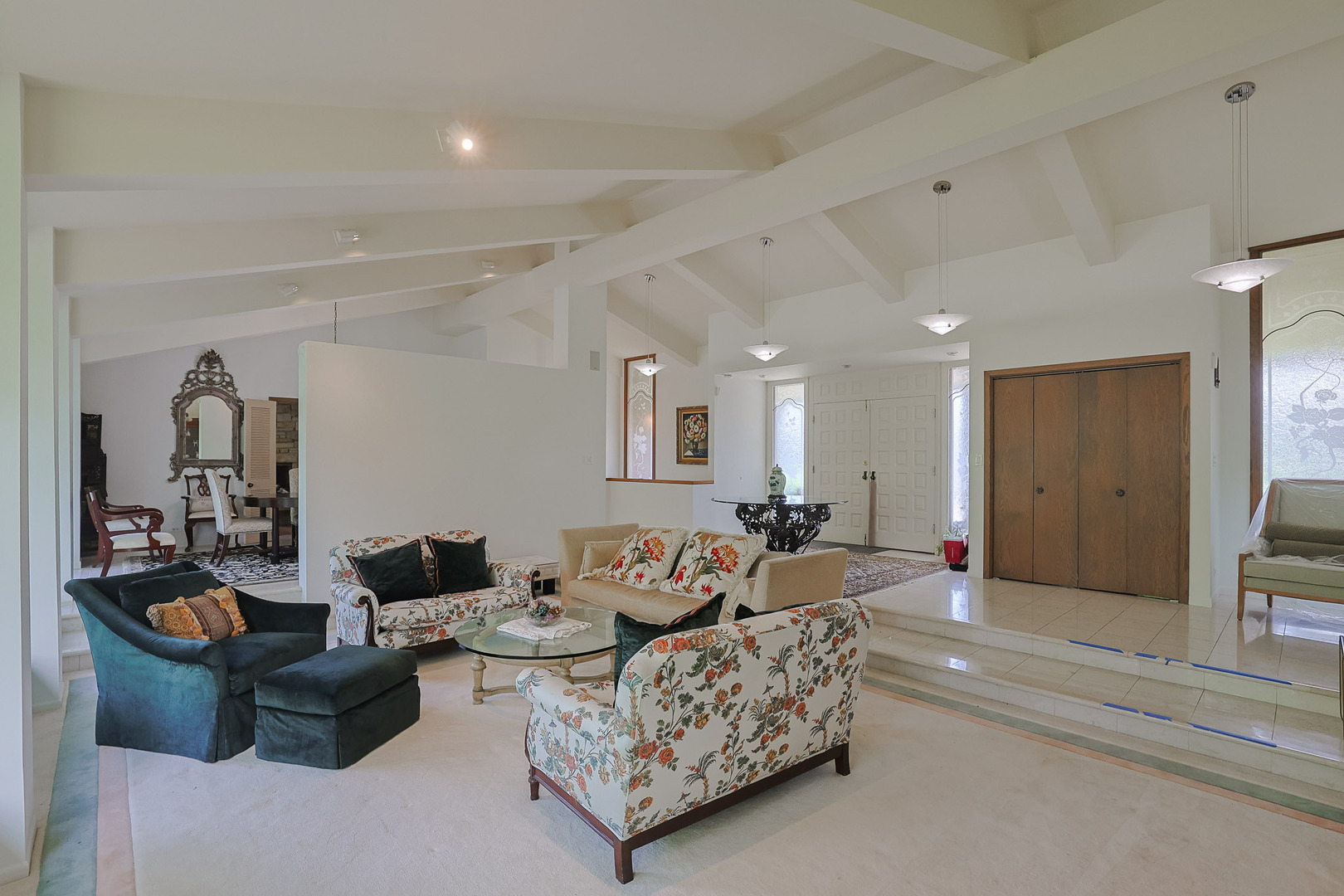 9 Camelot Drive Property Photo 5