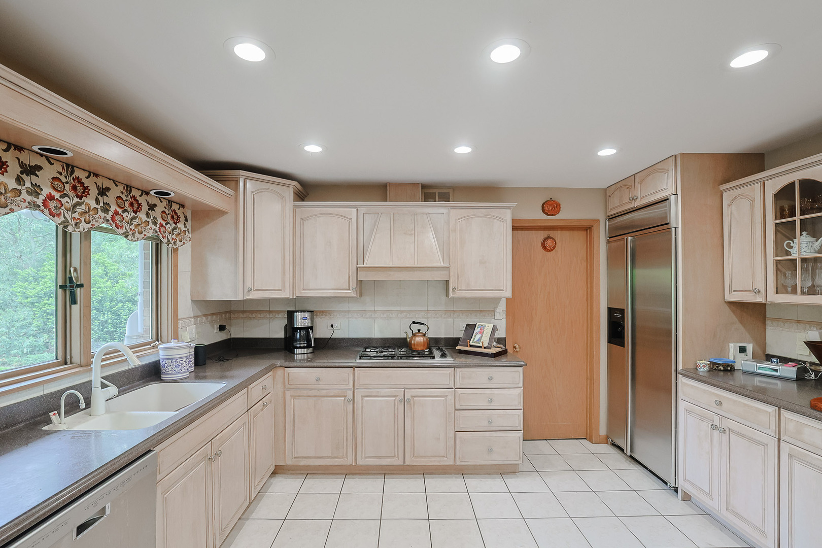 9 Camelot Drive Property Photo 12