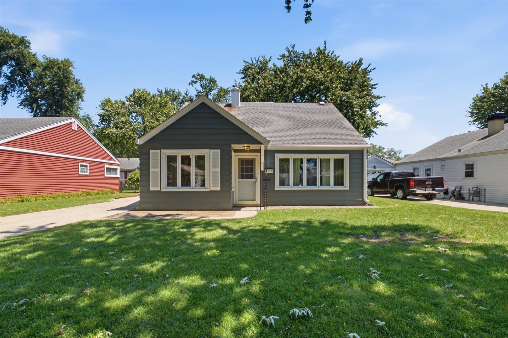 9221 S 49TH Court Property Photo 1