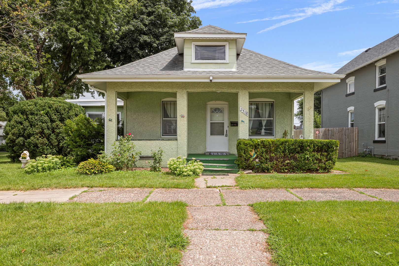 2318 5th Street Property Photo 1