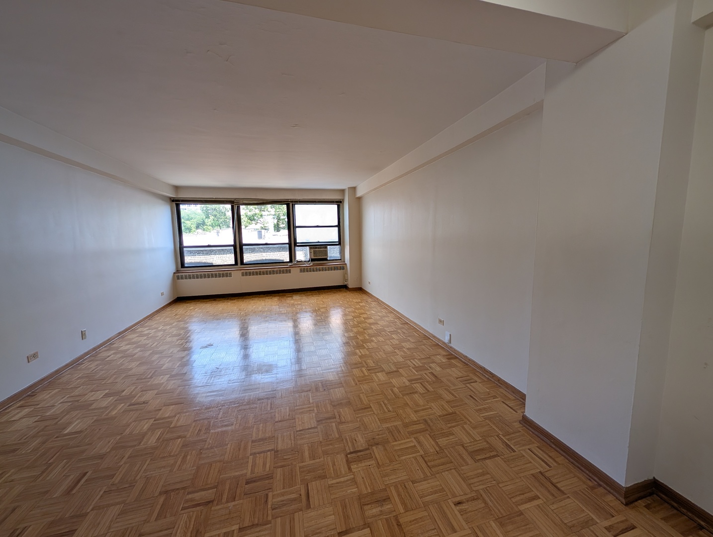 4180 N Marine Drive 512 Property Photo 2