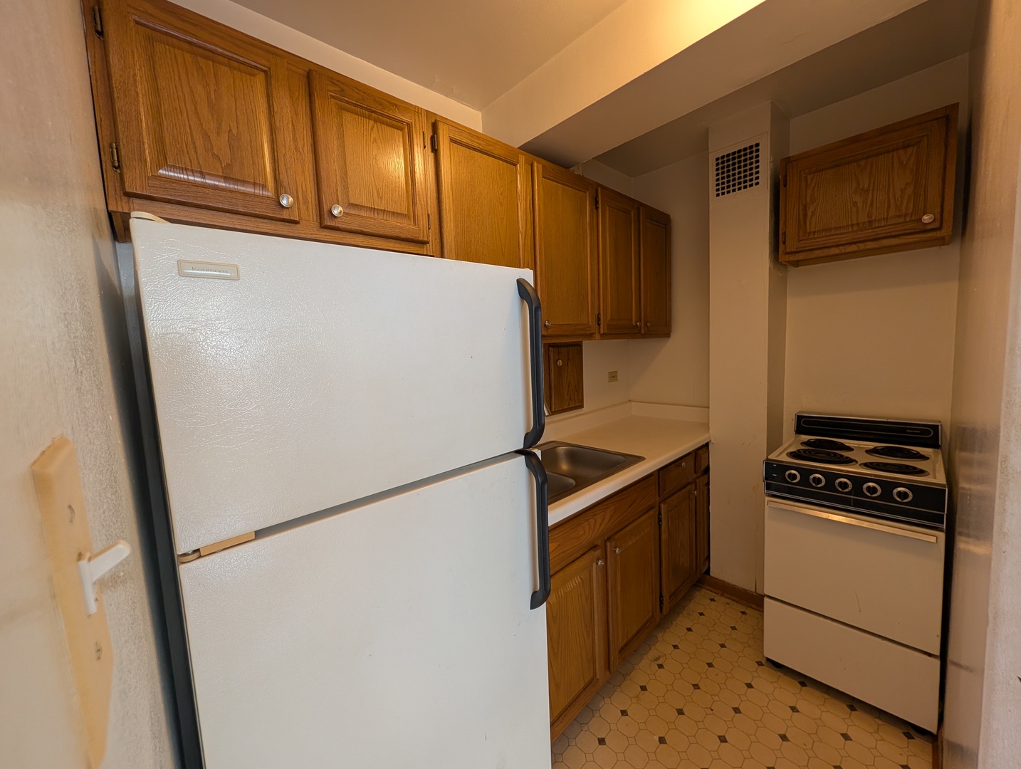 4180 N Marine Drive 512 Property Photo 3