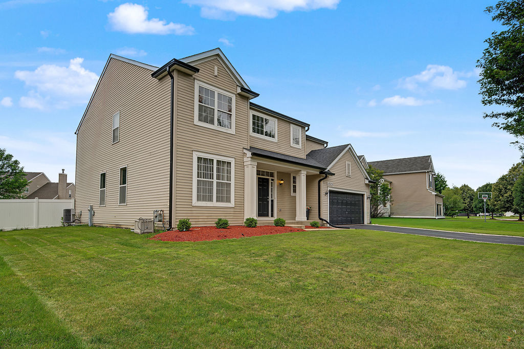 11323 Glenbrook Circle Property Photo 2