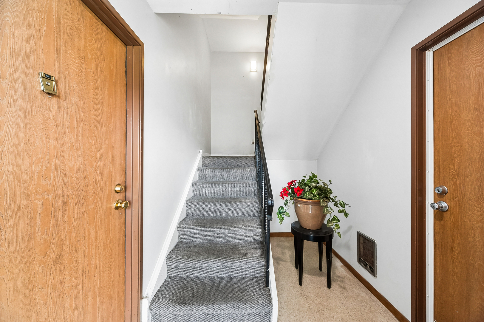 10337 B Dearlove Road Property Photo 2