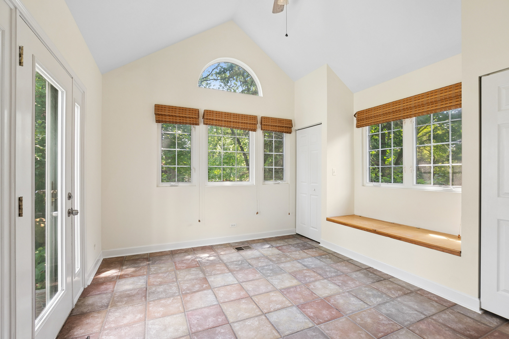 38690 N Boulevard View Avenue Property Photo 4