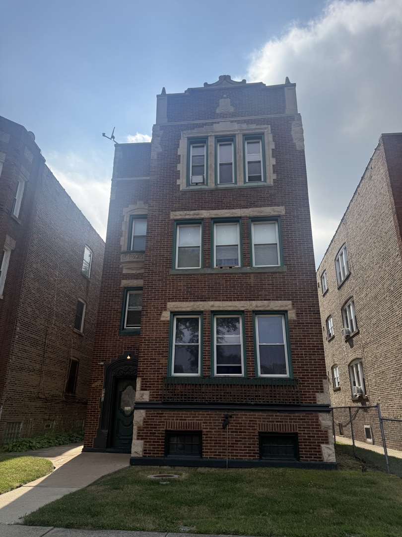 8942 S Blackstone Avenue Property Photo 1