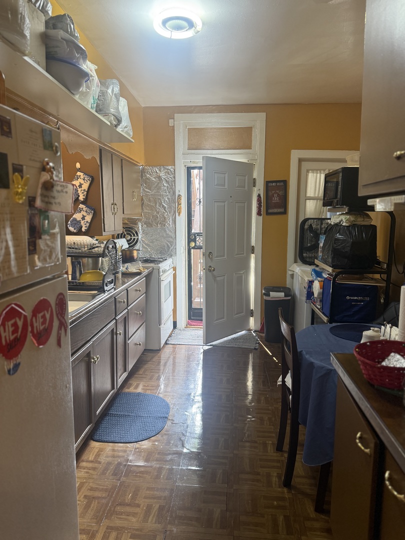 8942 S Blackstone Avenue Property Photo 6