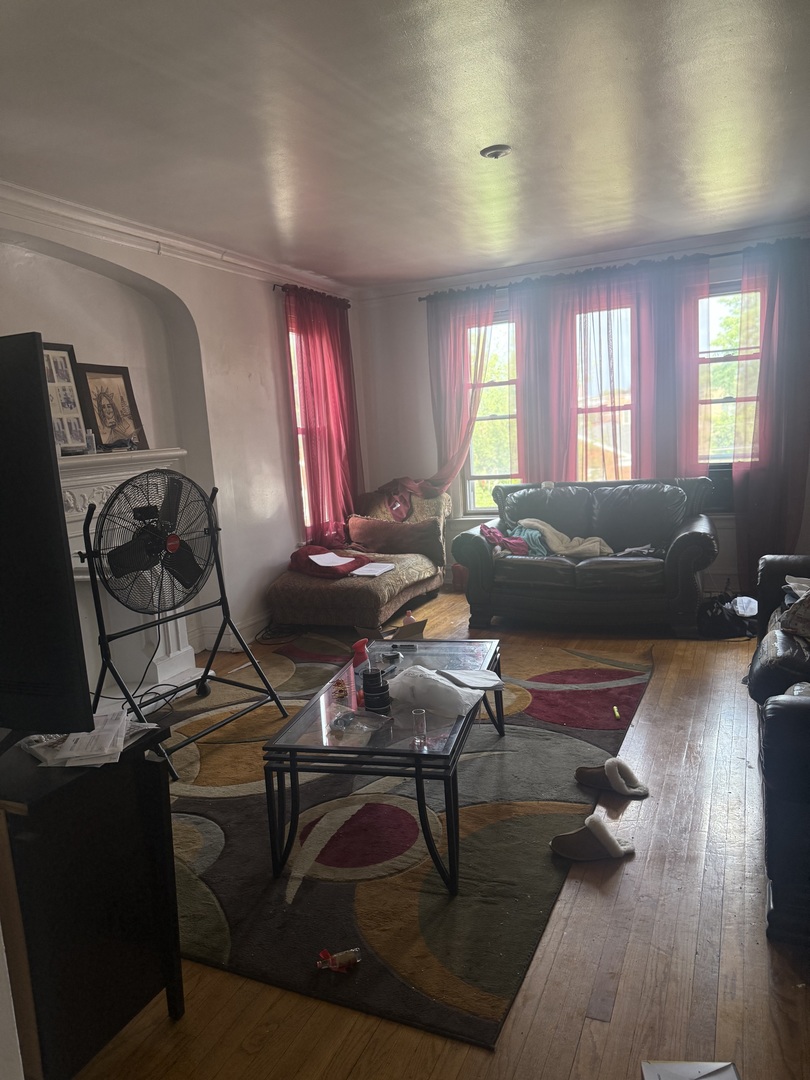 8942 S Blackstone Avenue Property Photo 12