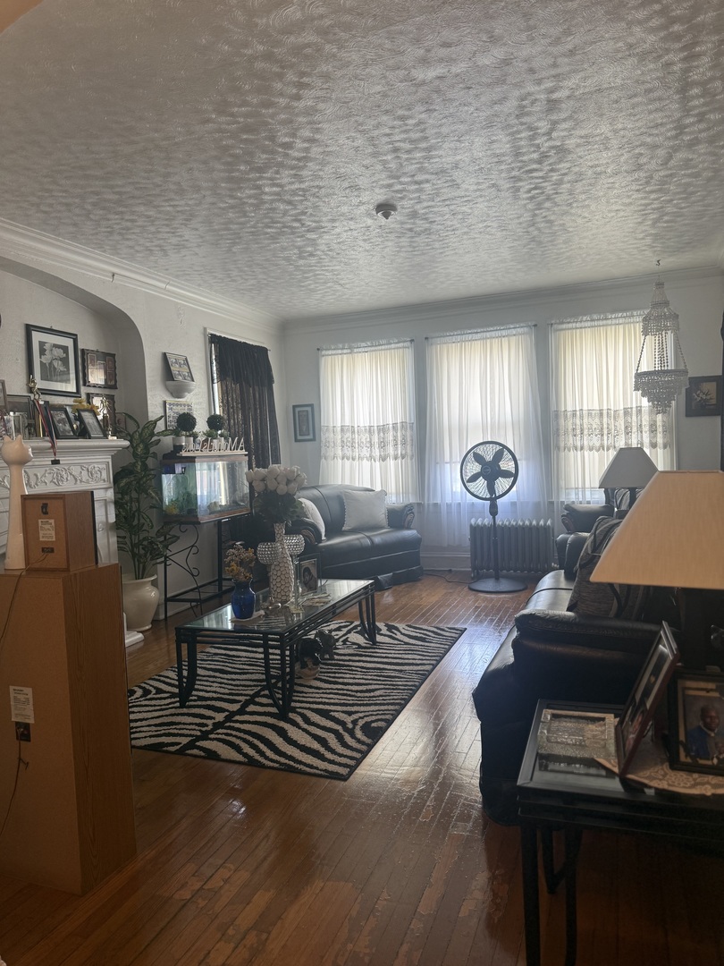 8942 S Blackstone Avenue Property Photo 15