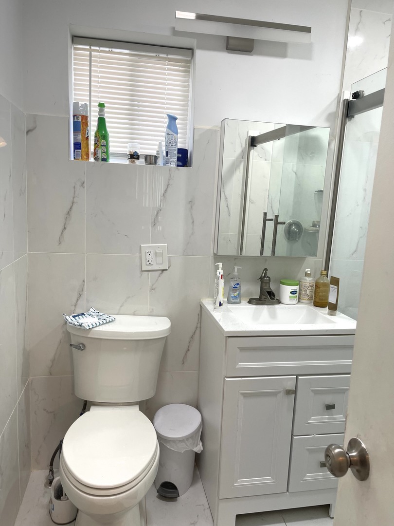 6952 W Summerdale Avenue Property Photo 19