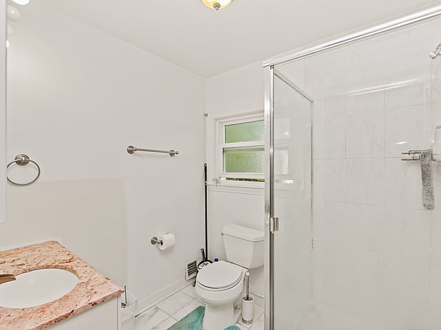 6952 W Summerdale Avenue Property Photo 25