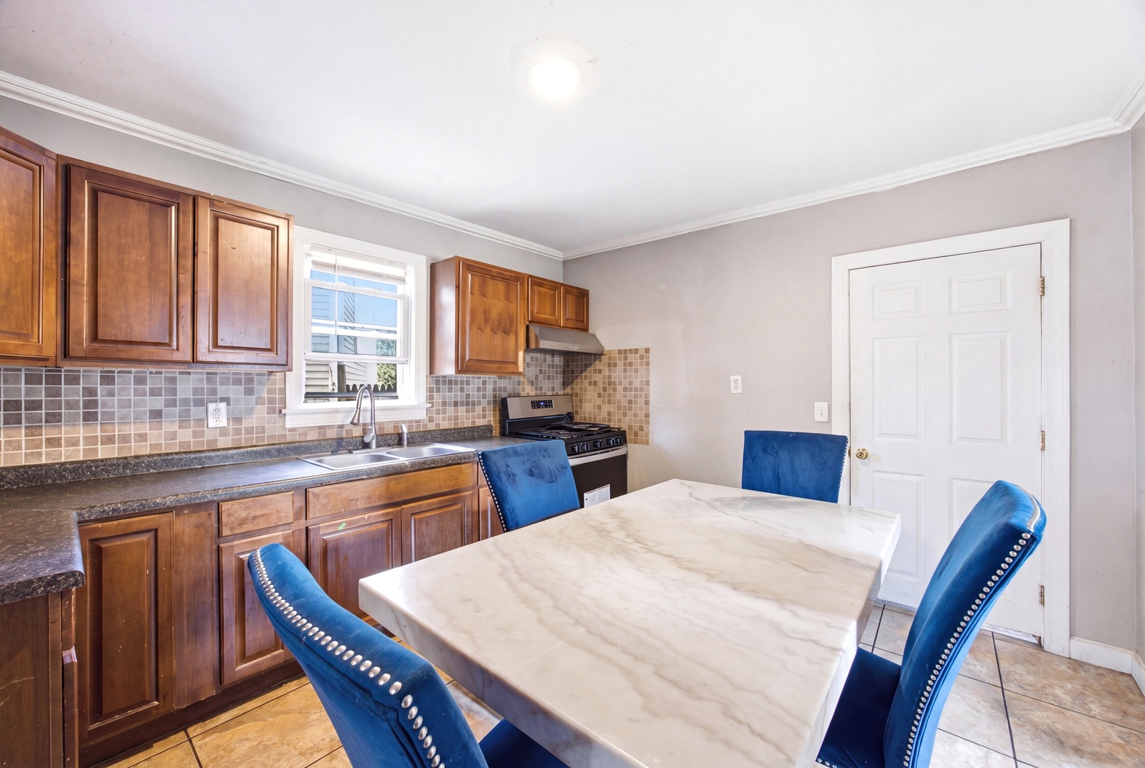 327 Ann Street Property Photo 8
