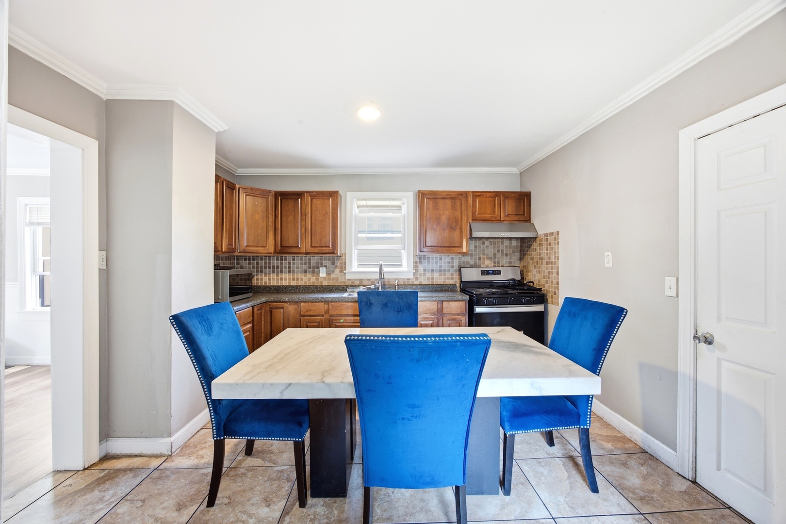 327 Ann Street Property Photo 12