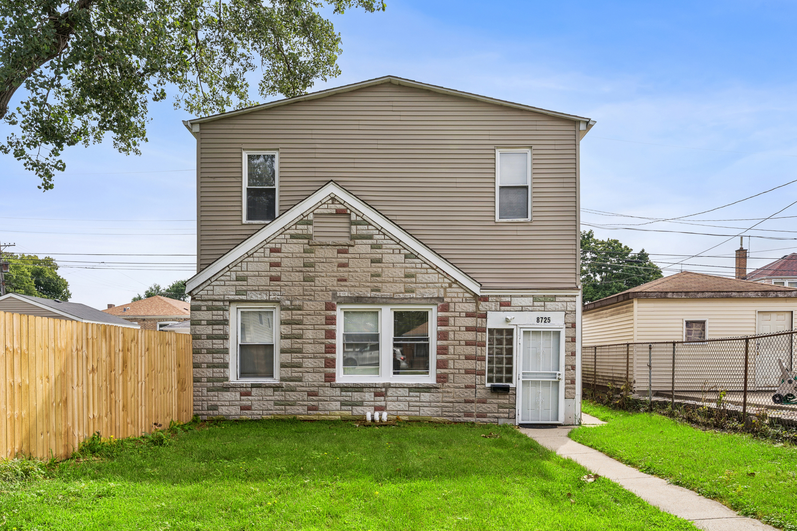 8725 S CONSTANCE Avenue Property Photo 1